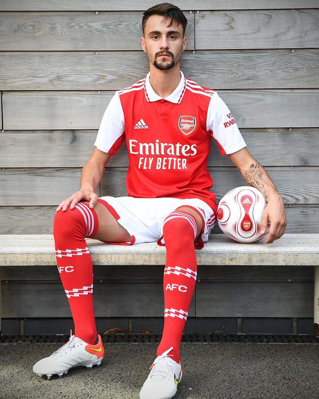 英超赛程吃紧，塞维利亚冲刺阶段复出首秀，质疑声仍在，团队化学反应显著的简单介绍-开云体育